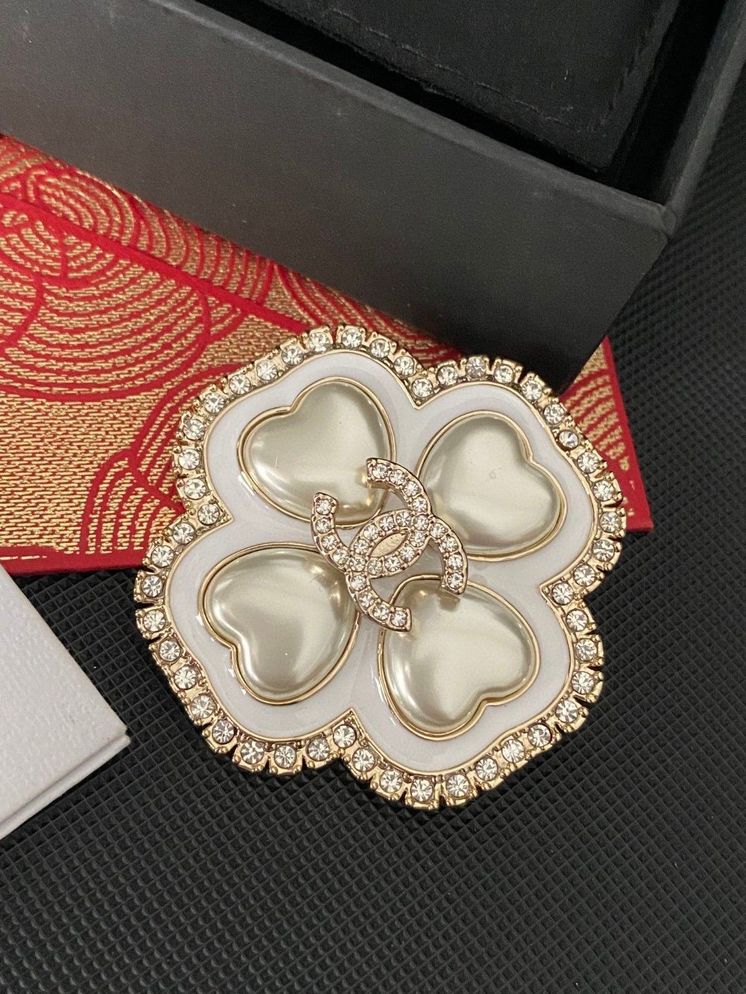 【25P/国内発送/可愛らしい花♪】CHANEL ブローチ 楽天市場】シャネル ブローチ 新作の通販