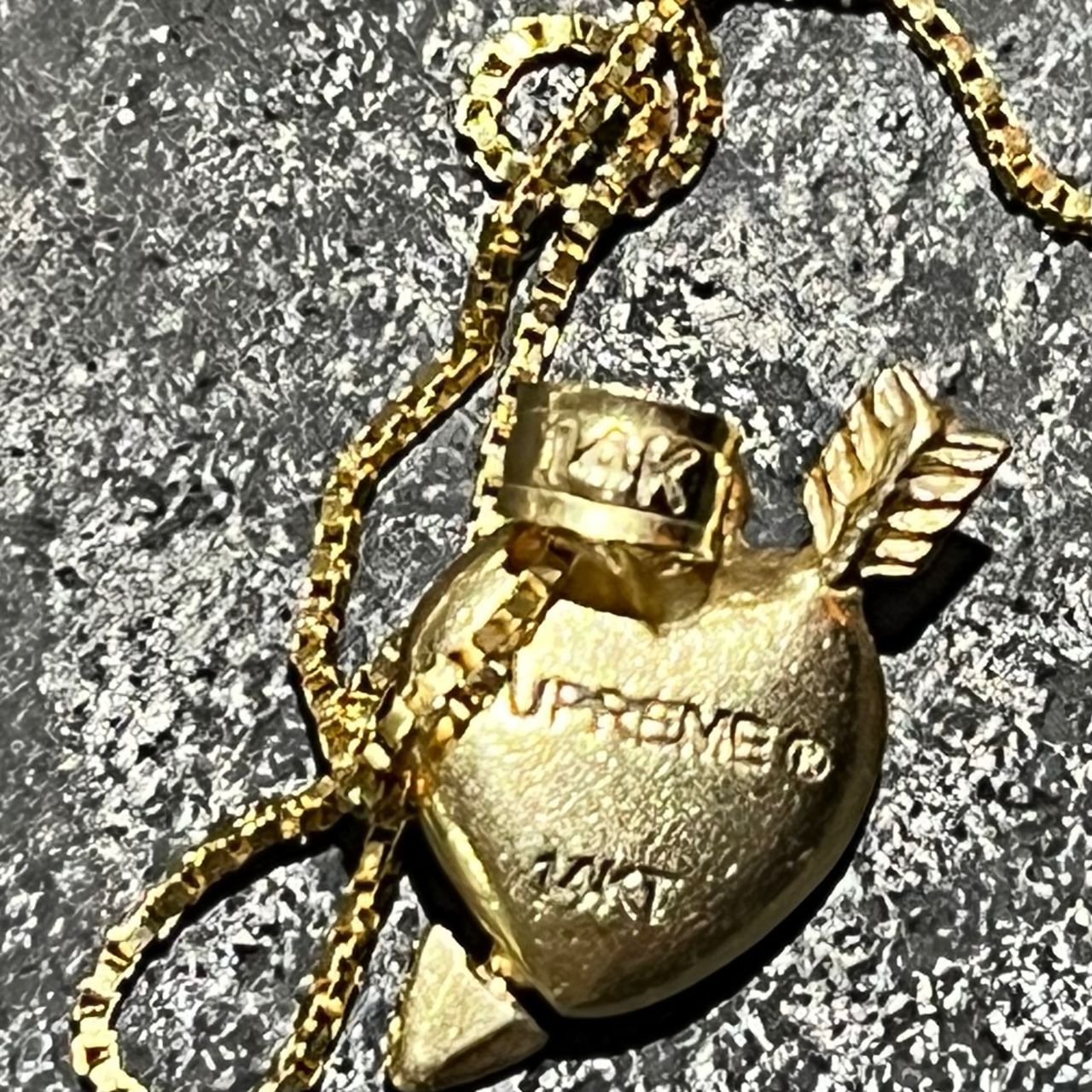 アクセサリーSupreme Gold Heart and Arrow Pendant 14K