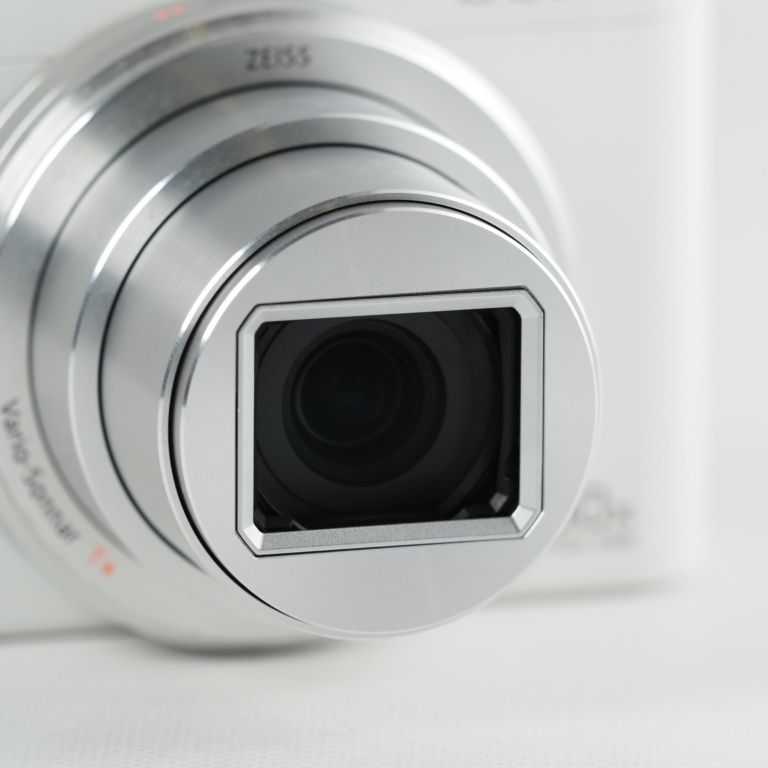 光学30倍ズーム 1820万画素