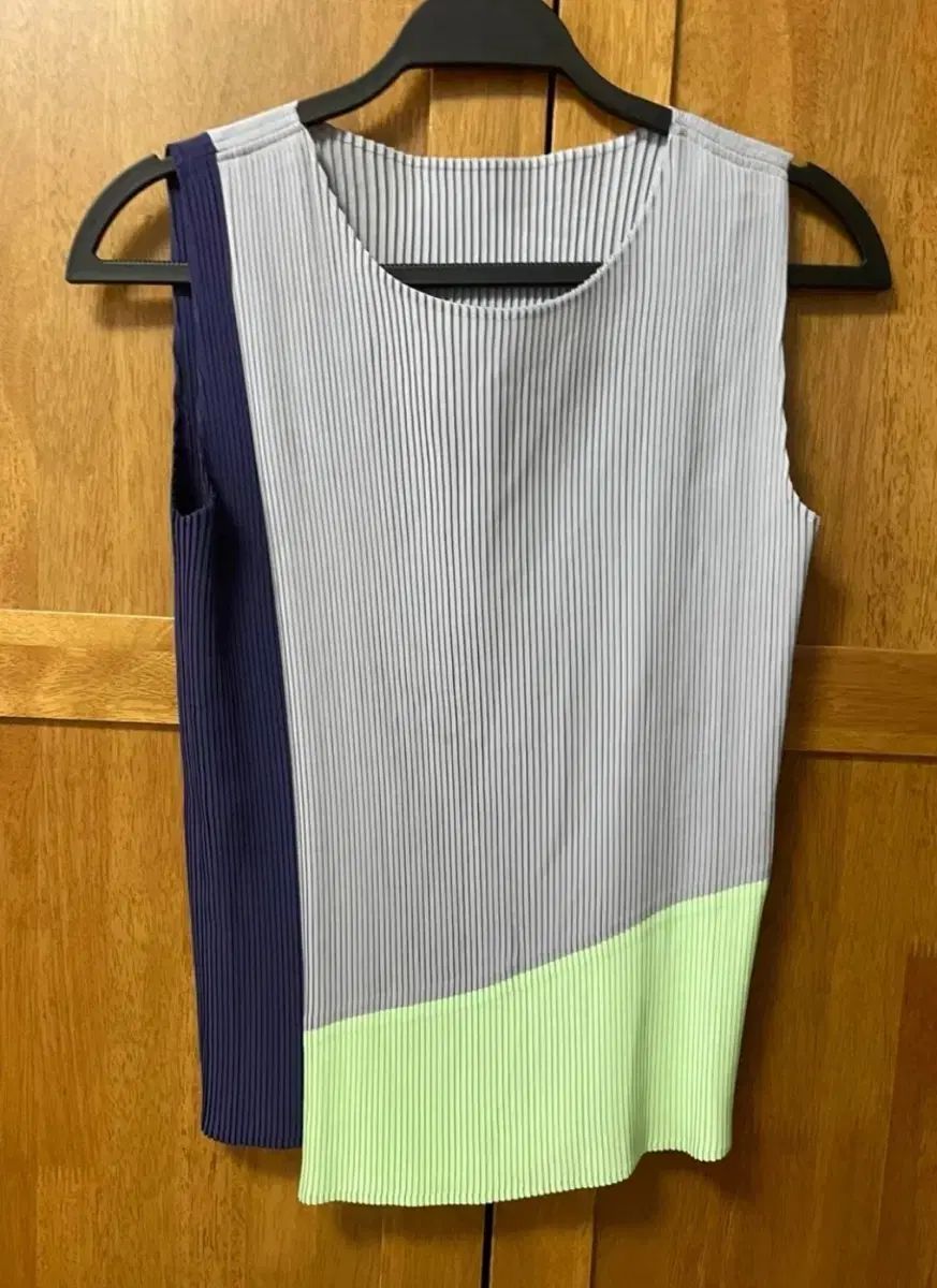ISSEY MIYAKE イッセイミヤケ タックプリーツ ほぼ