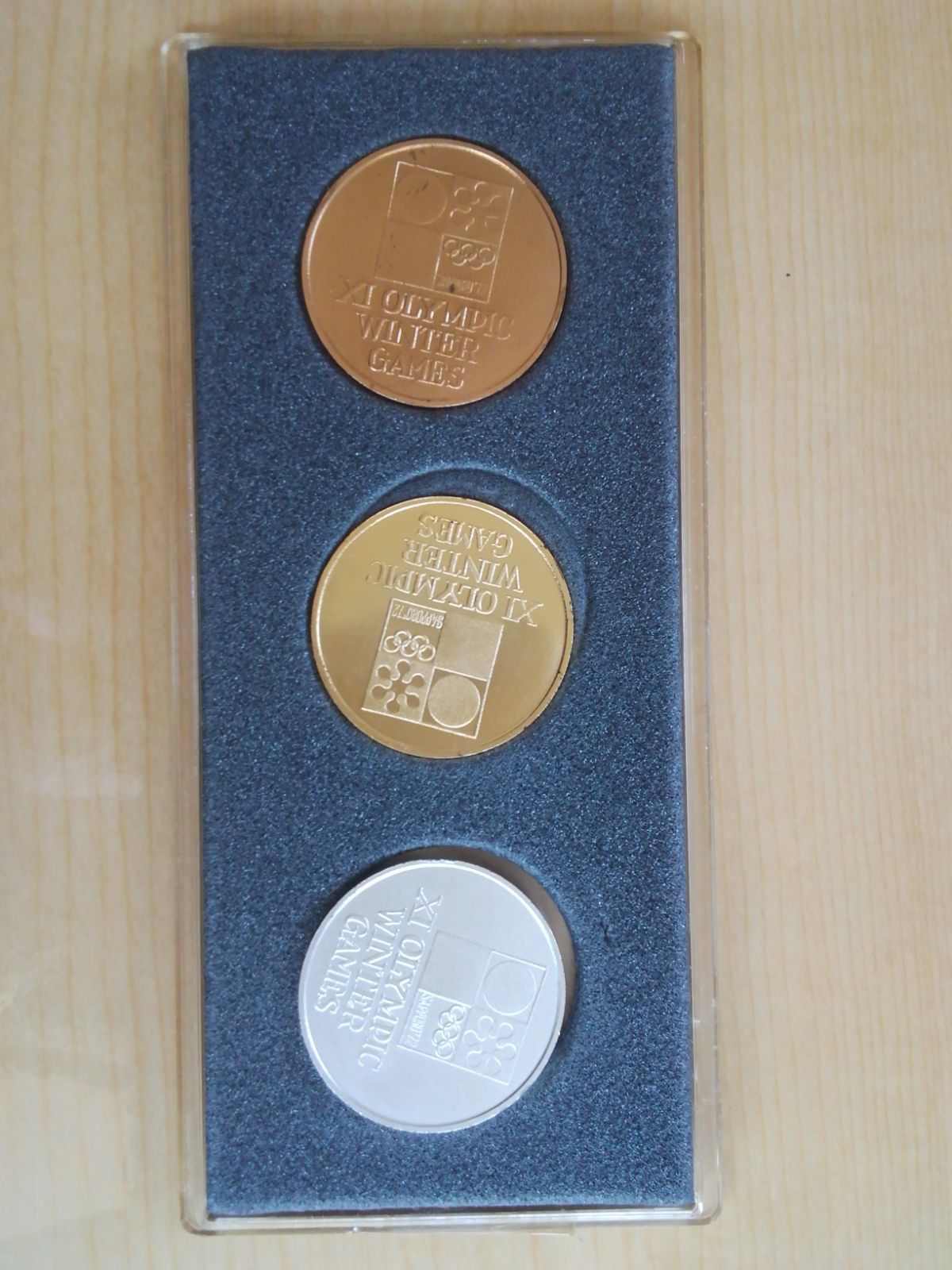 1972年札幌冬季オリンピック記念メダル 金銀銅セット - メルカリ