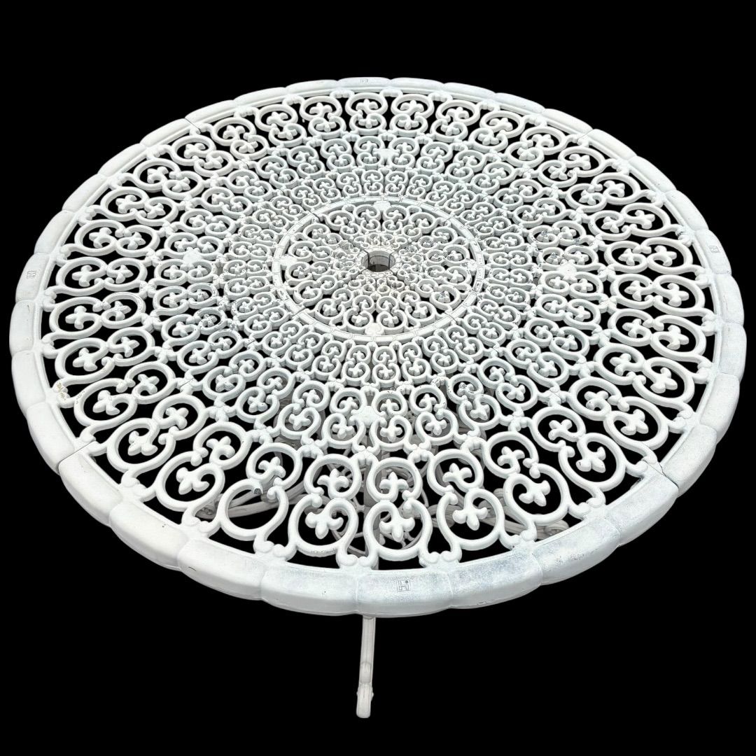 イタリア製 ガーデン デーブルとチェア セット 金属製 ヴィンテージ 白い豪華な花模様 アンティーク インテリア