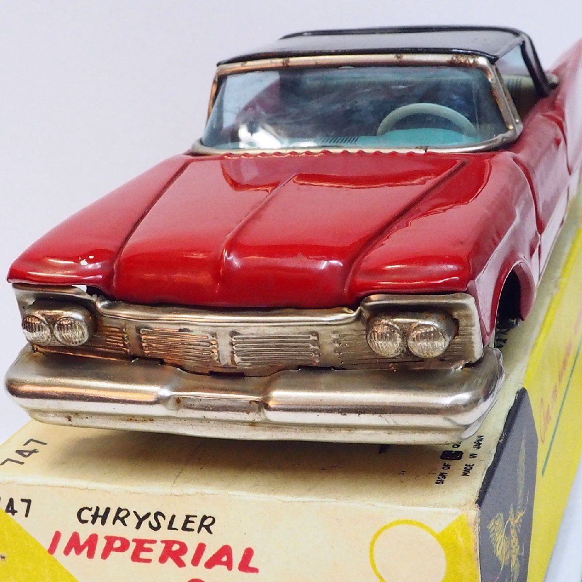 萬代屋【クライスラー インペリアル セダン赤】ブリキtin car【箱はコピー】 萬代屋【クライスラー インペリアル セダン赤】ブリキtin car【箱は