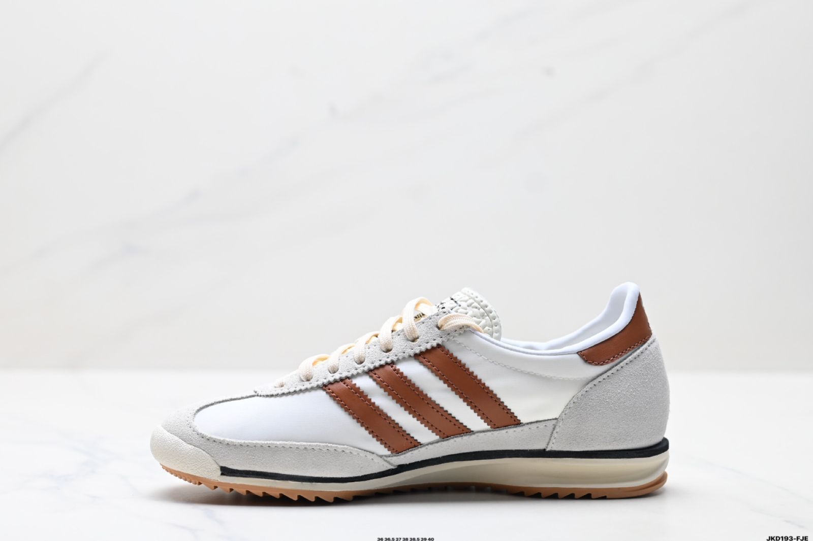 大人気★adidas SL 72 OG★レトロランニングシューズ おしゃれ adidas Originalsの過去、現在、未来の軌跡をたたえるレトロ