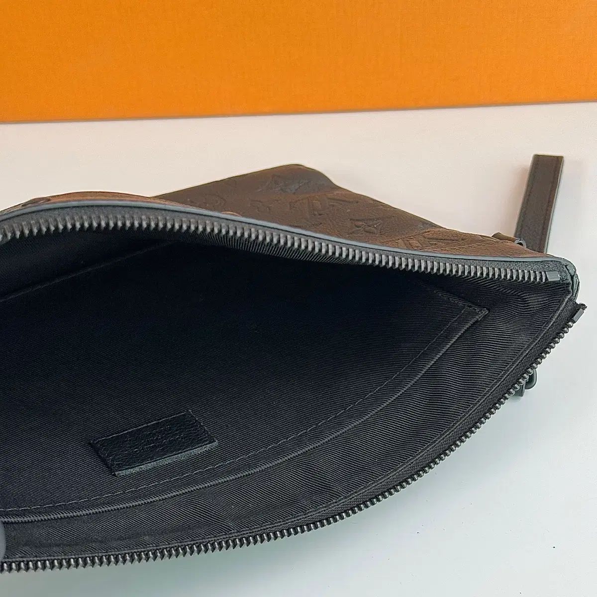 新モデル ルイヴィトン トゥー ルー モノグラム シャドウ クラッチ