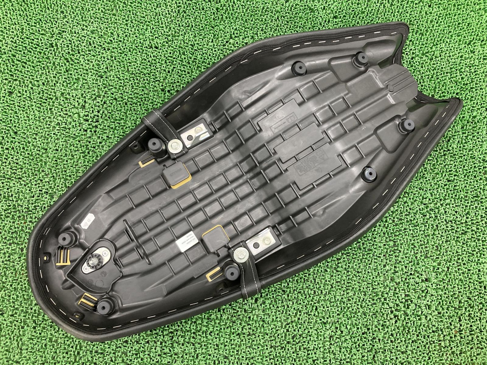 ストリートツイン シート トライアンフ TRIUMPH Street Twin