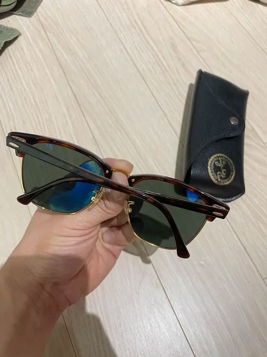 Ray-Ban