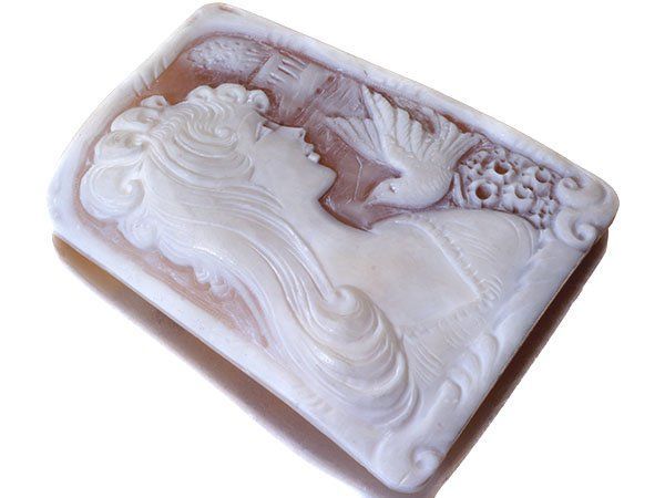 ジュエリー極】上品な女性と小鳥の彫刻 高級シェルカメオルース 50.1