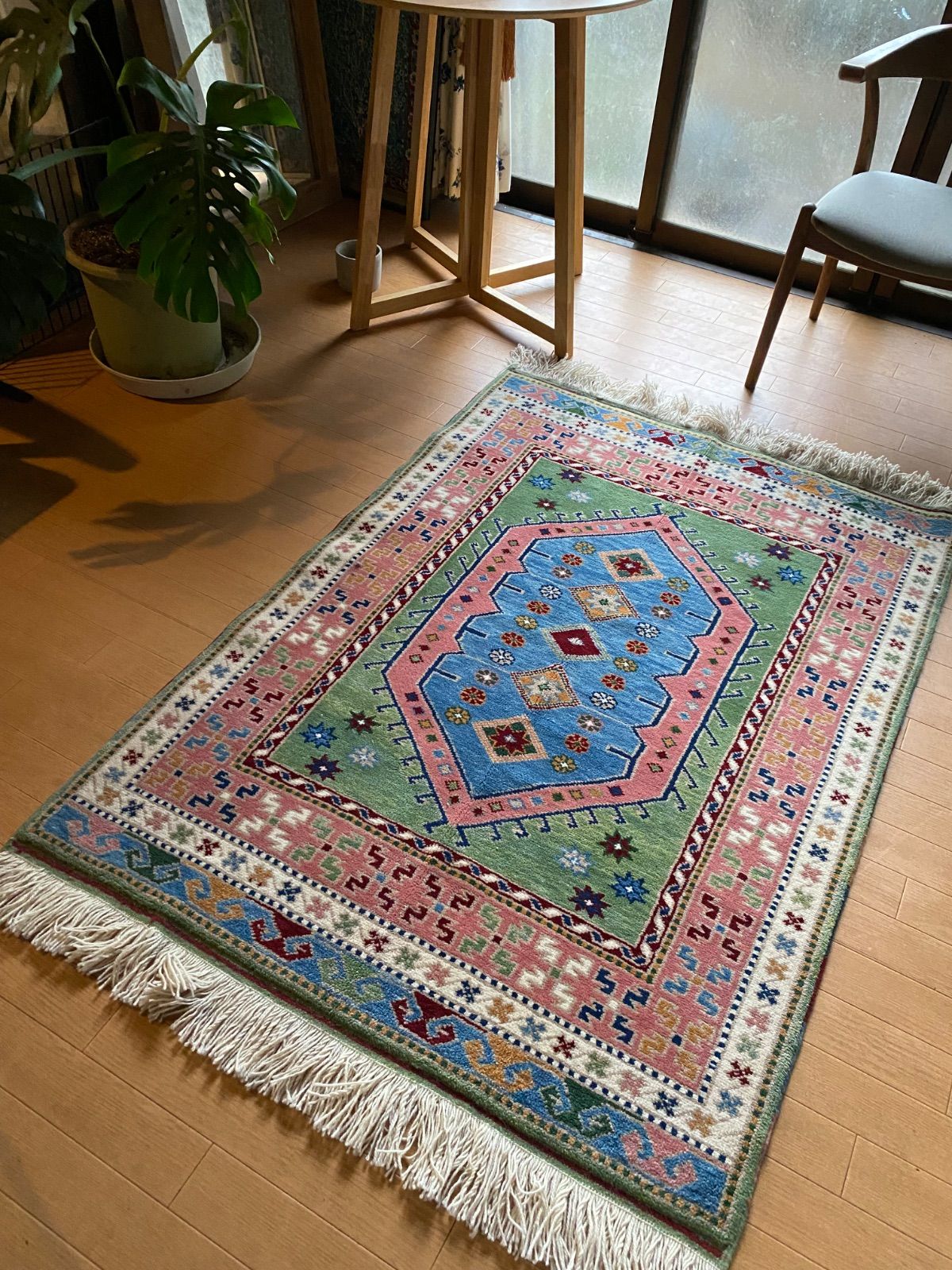 初めてのトルコ絨毯にもお勧め どんな家具にも合うエーゲ海沿いユントダ―のふわふわ絨毯 ♥品シュメル工房製コーカサス柄送料込