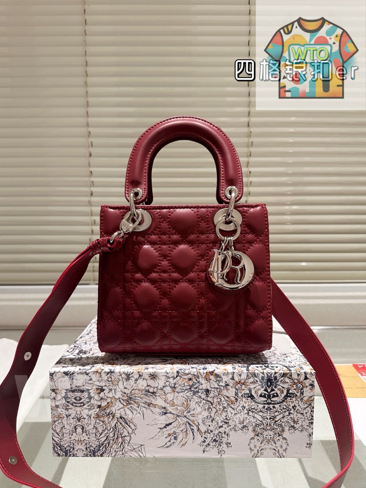 Dior【日本限定】レディディオール❣️ウォレット‼️新品未使用BOXショッパー付❣️ 今日WTO】Dior Lady Dior Sheepskin Bag with Foldable Gift Box