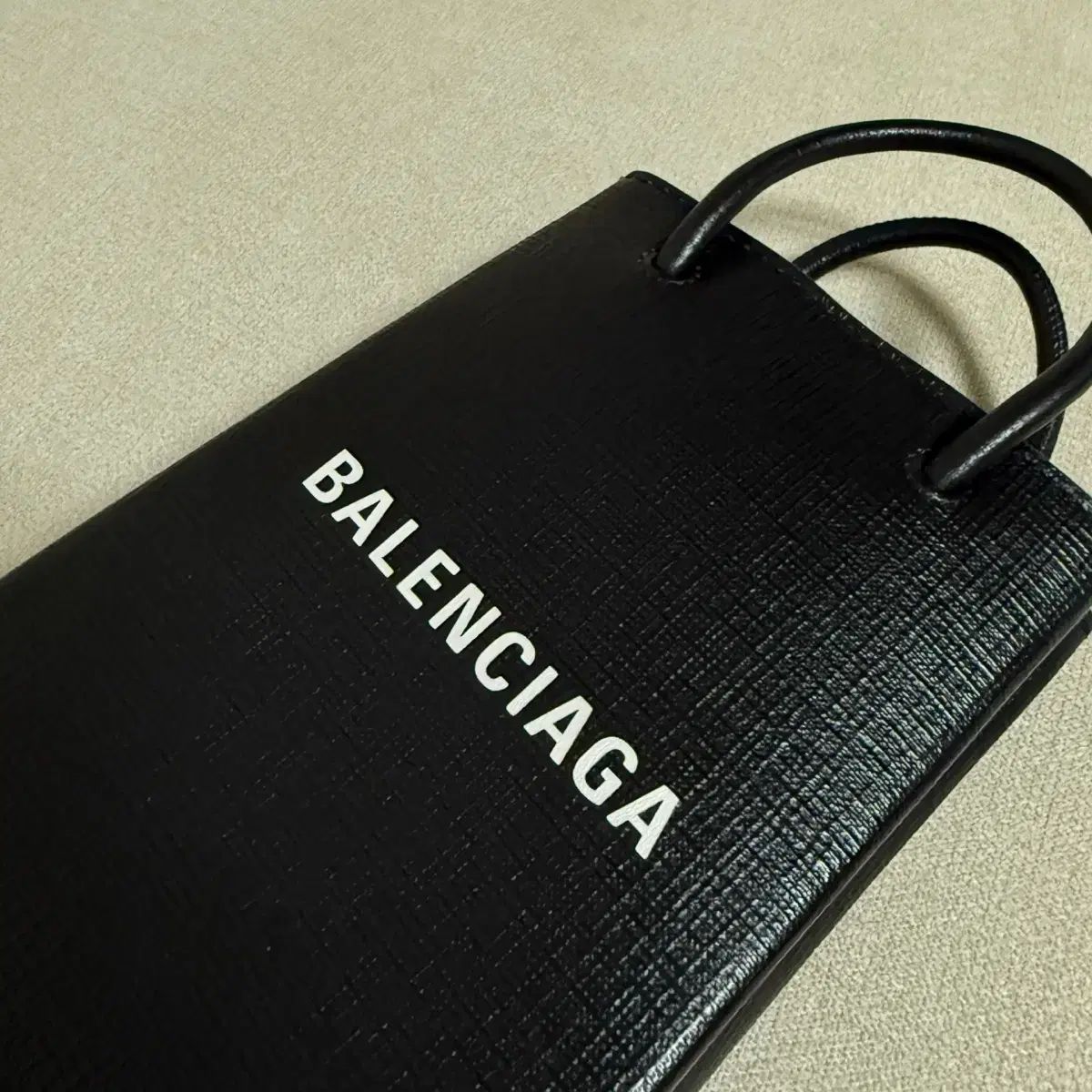 正規品 BALENCIAGA(バレンシアガ) 携帯 ホルダー カーフレザー