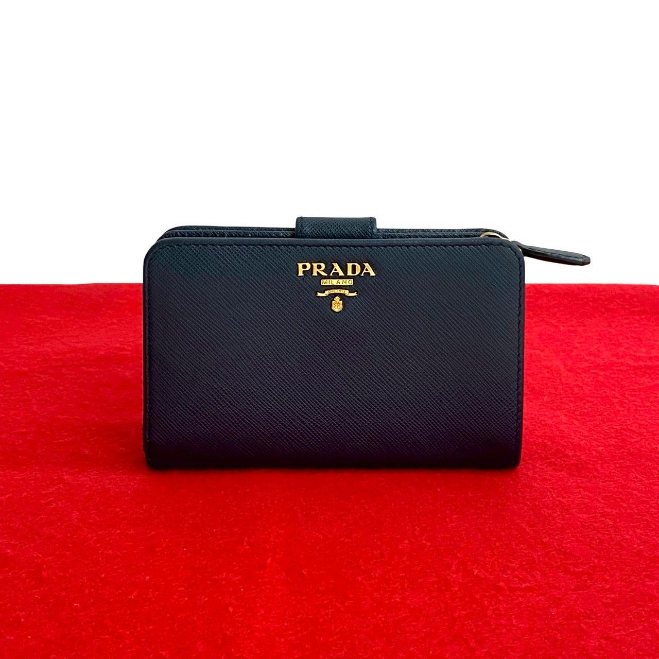 美品✨️プラダ 二つ折り財布 レザー サフィアーノ ゴールド金具 ネイビー ほぼ未使用 PRADA プラダ ロゴ ゴールド 金具 サフィアーノ レザー 本