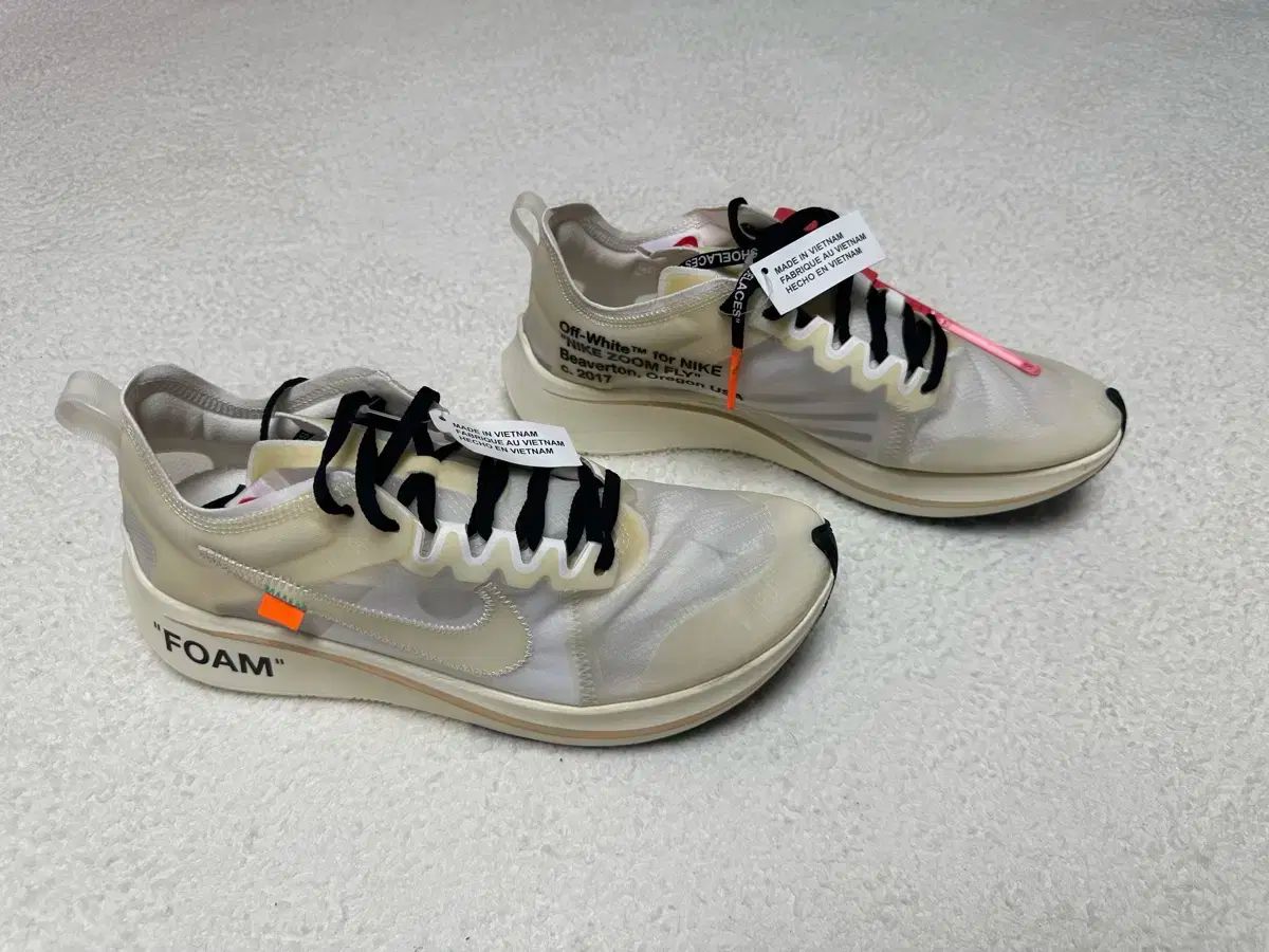 NIKE(ナイキ) オフホワイト ズームフライ もっと 10 285