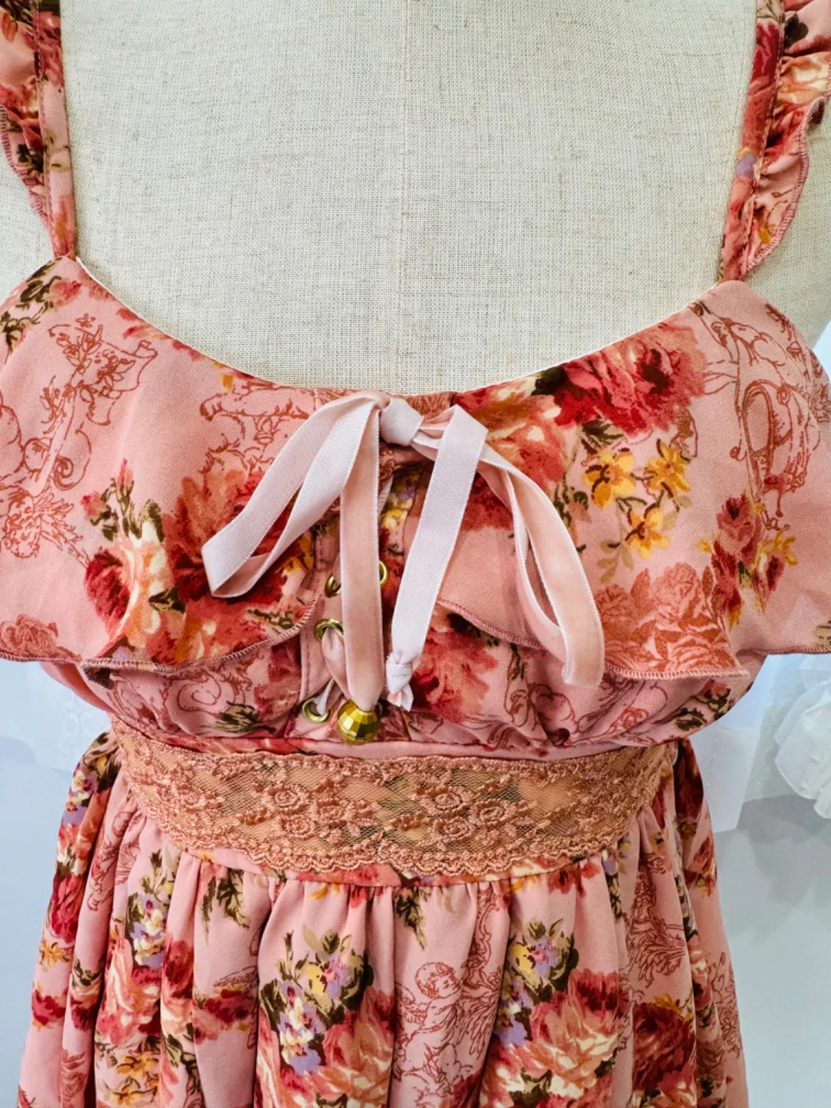 美品　リズリサ　Y2k オフショルミニワンピース　フリルレース　花柄　F 美品 リズリサ Y2k オフショルミニワンピース フリルレース 花柄