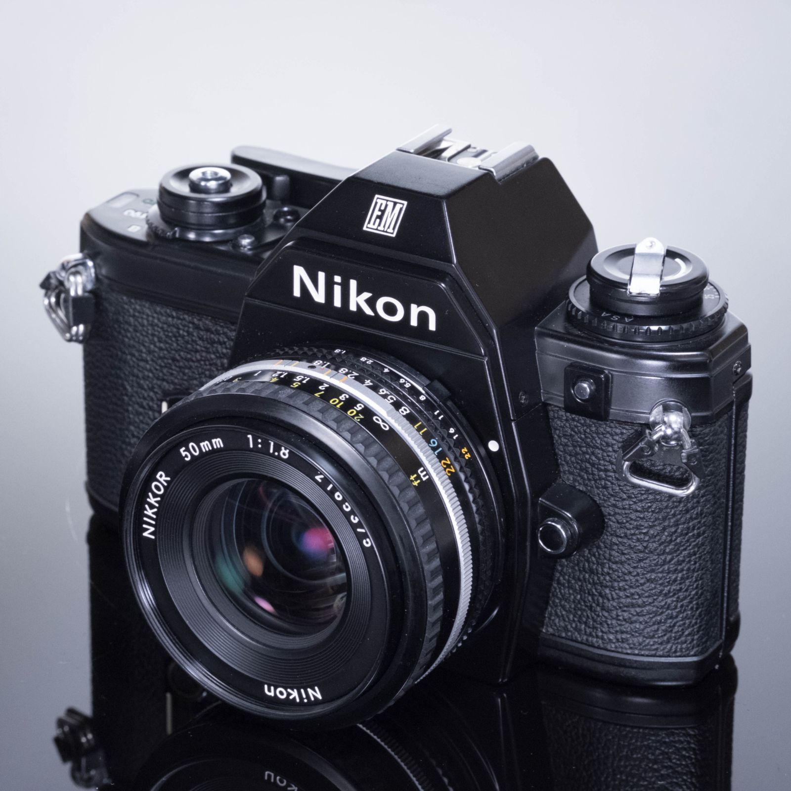 Nikon EM（レンズ付） 【ランクA ニコン】 - メルカリ