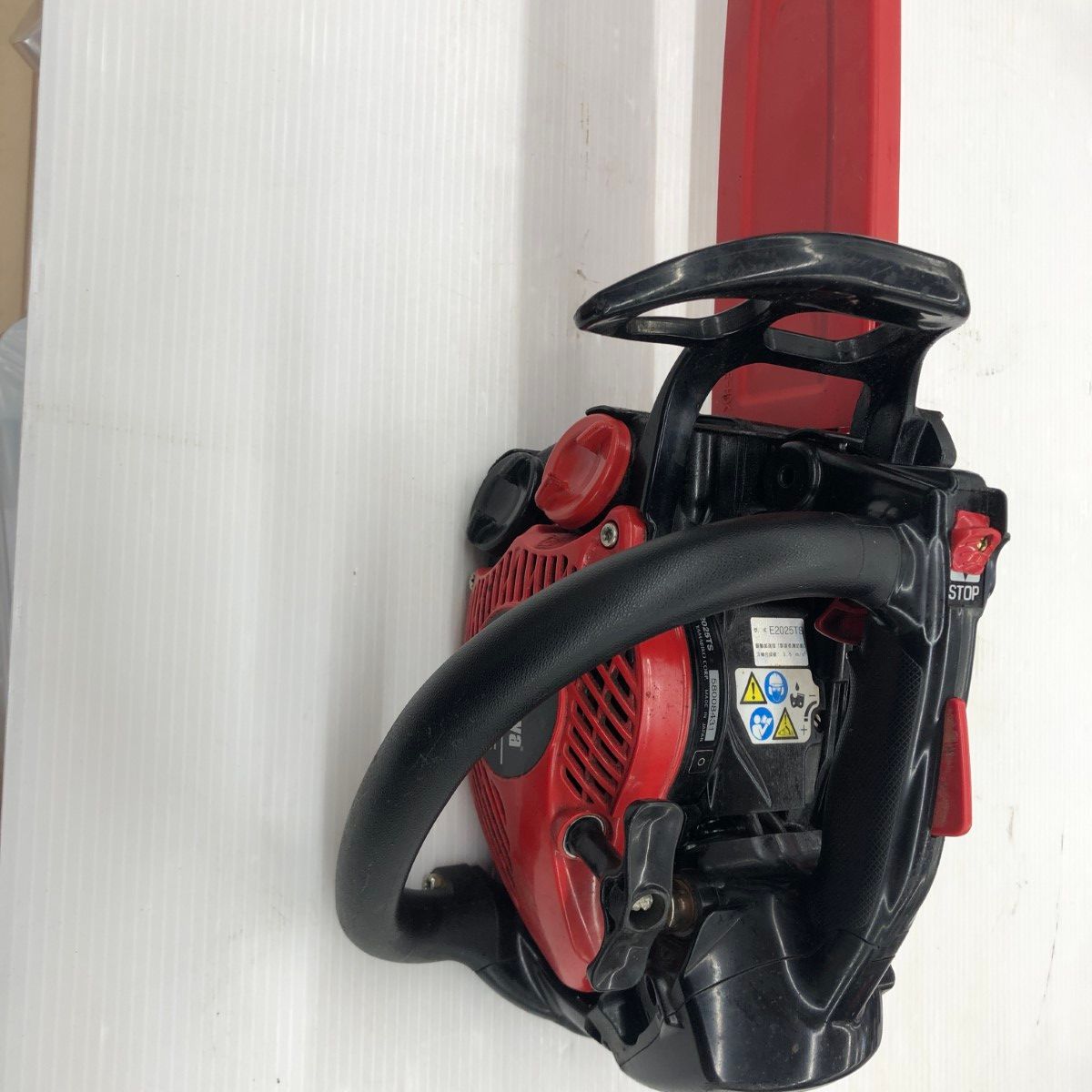 新ダイワ確認済みです。中古ですので、少しでも きになる方 購入しないでください。 ДД【中古】shindaiwa 新ダイワ チェーンソー 程度C 58008431