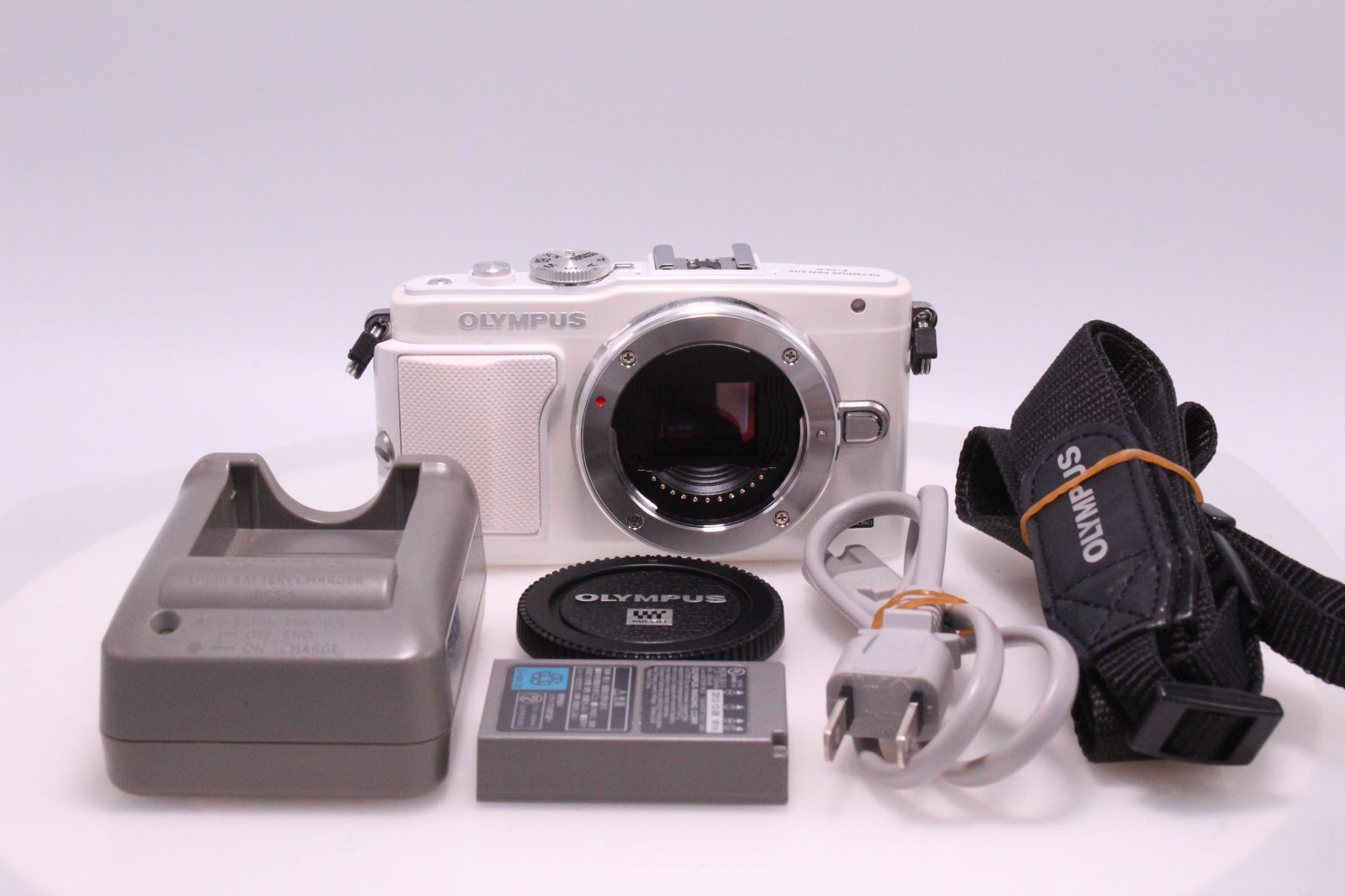 1 633回 OLYMPUS PEN Lite E-PL6 ボディ ホワイト E-PL6 BODY WHT ミラーレス一眼