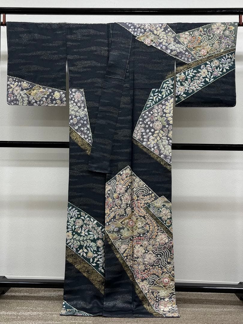 桐屋 翠山工房 辻ヶ花 訪問着 落款入 銀通し 絞り 金彩 正絹 躾糸付き