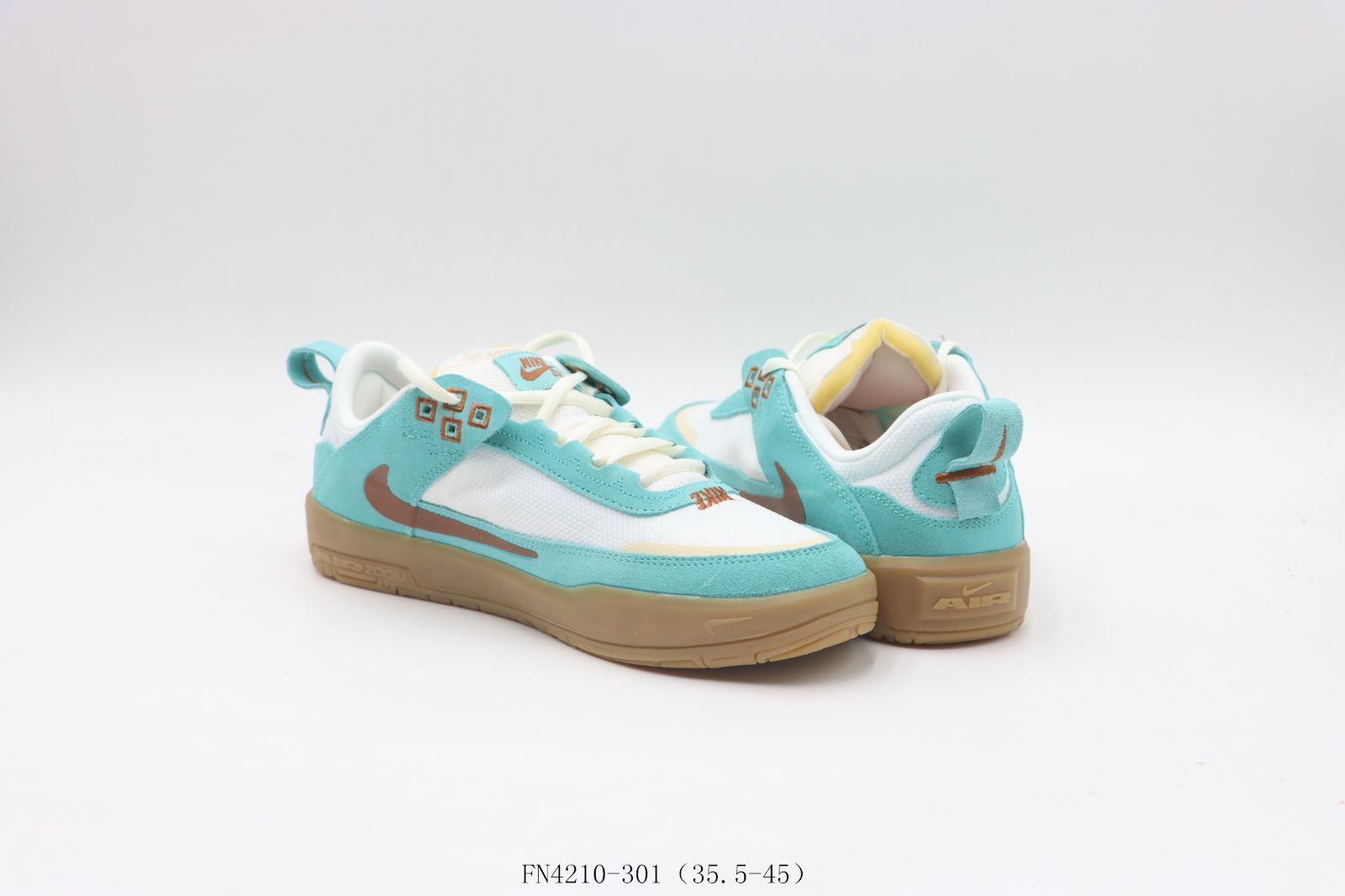 のスケートシューズ ホワイトブルーブラウン