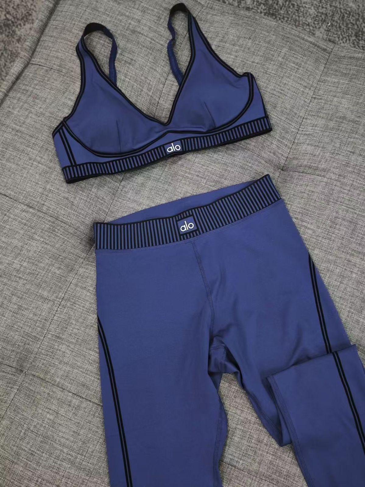 Alo Yoga アロヨガ トップス ブラトップ スポーツブラ タンク