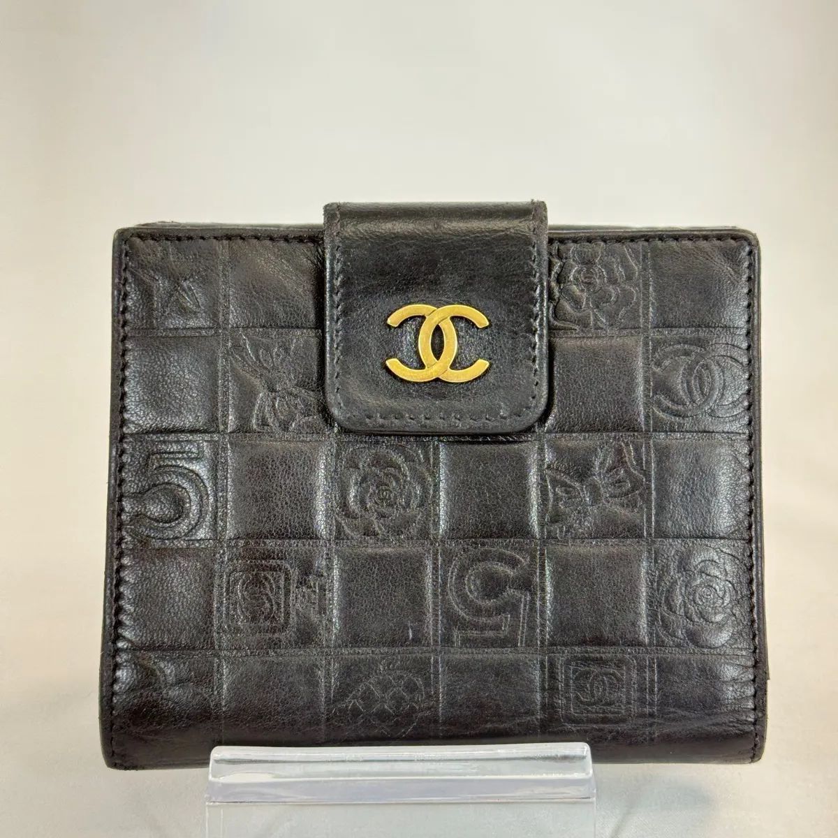 シャネル CHANEL アイコンライン ラムスキン 二つ折り