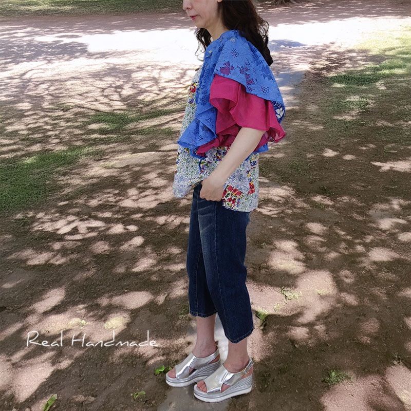 ロイヤルブルーレースと花咲くパッチ アシメフリルプルオーバー