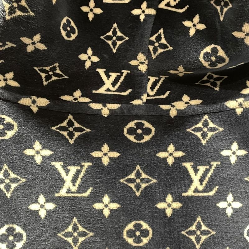 VUITTON モノグラムタウアリングパーカー