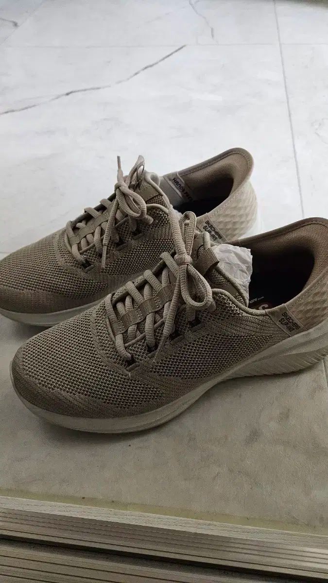 SKECHERS