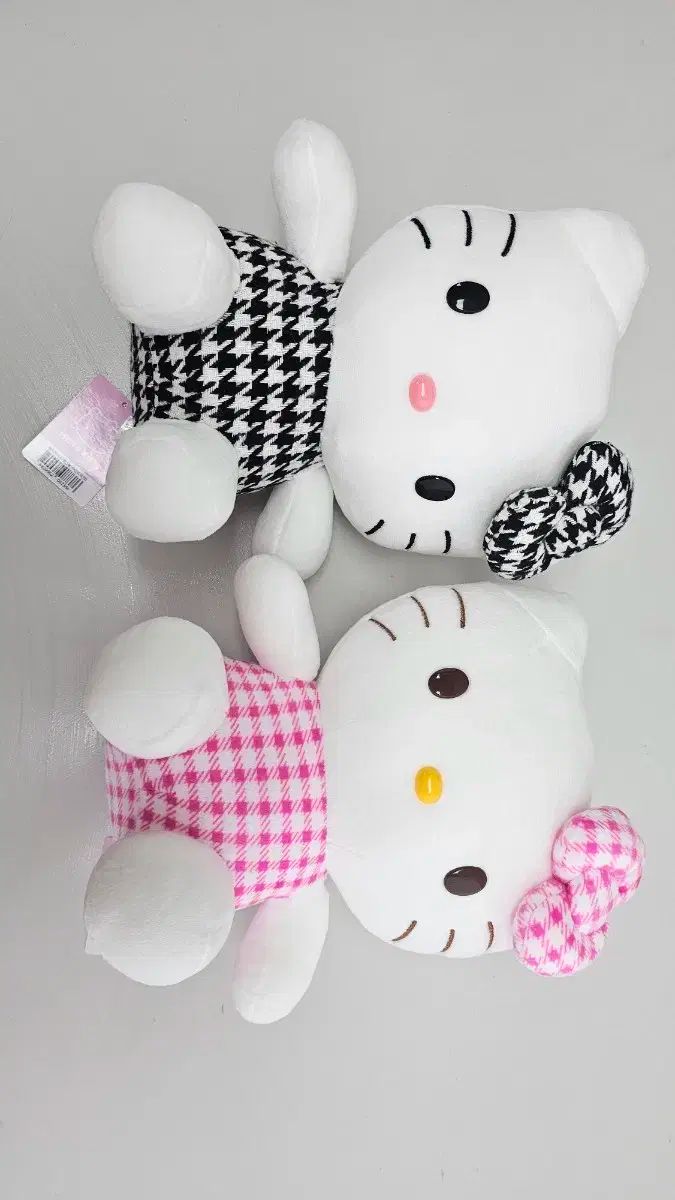 ハローキティ ハウンドトゥースぬいぐるみ お座りぬいぐるみ｜ハロー