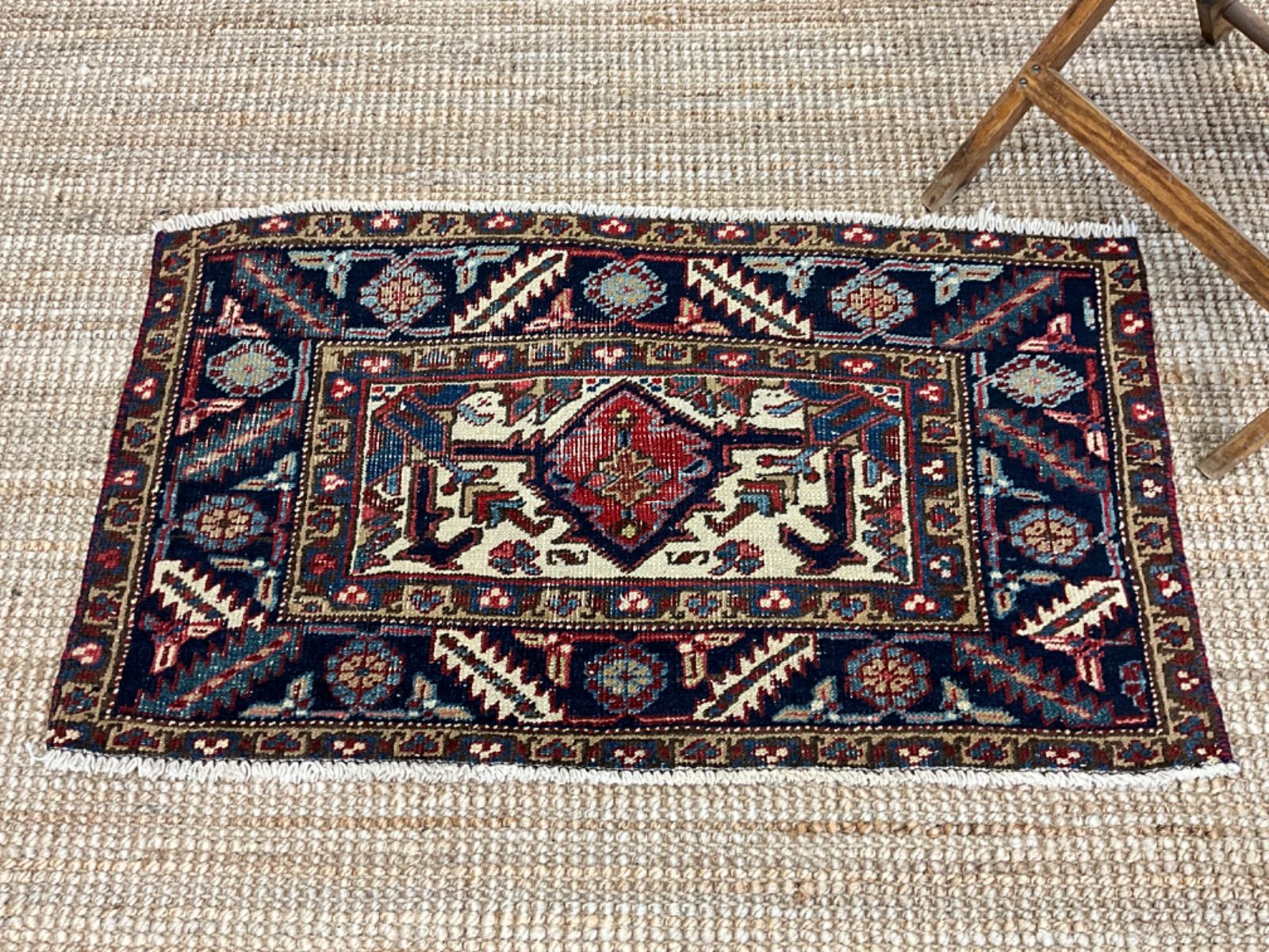 ヴィンテージラグ ペルシャ絨毯 へリーズ産 57cm×101cm 手織り絨毯 ハンドメイド M003