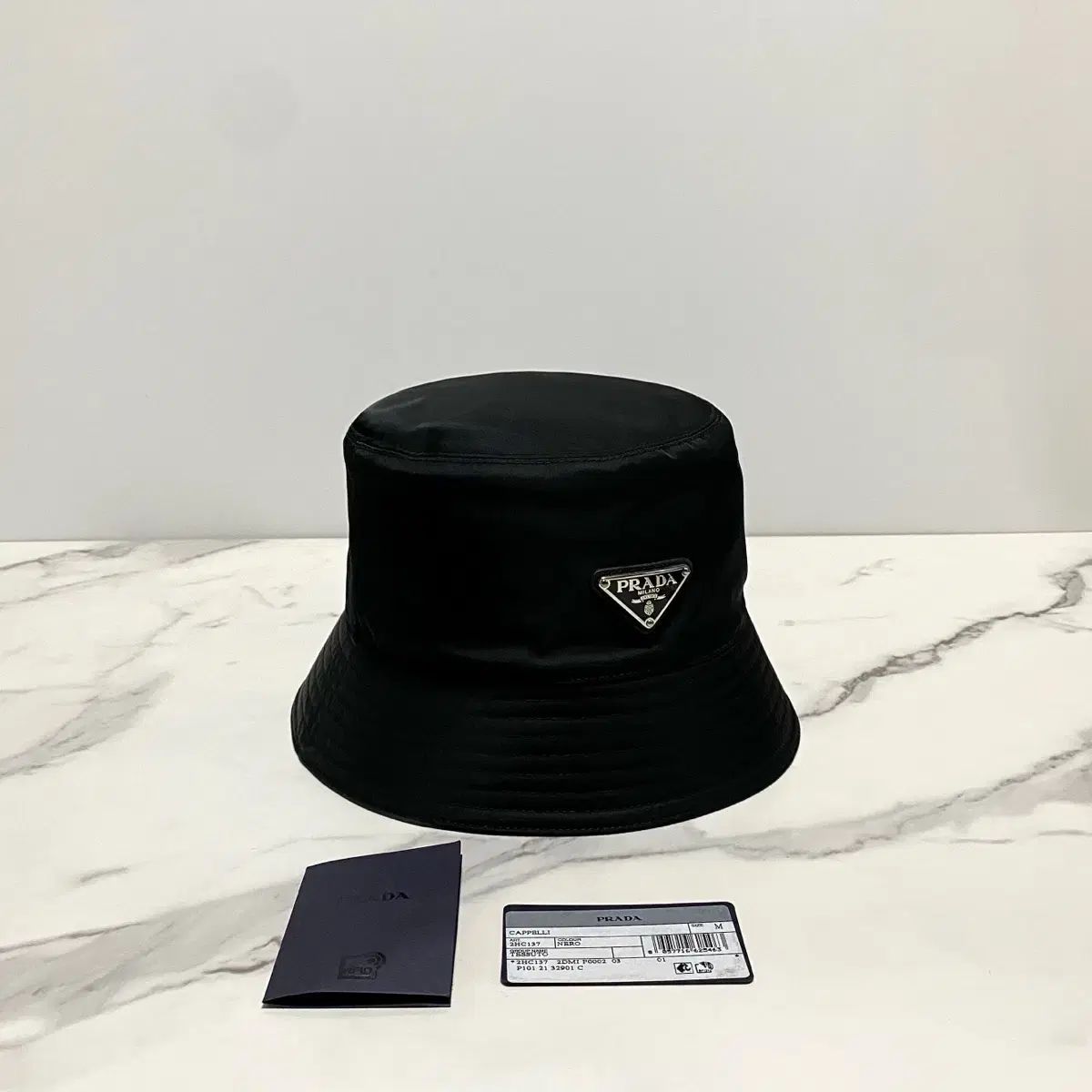 ほぼ Prada プラダ リナイロン バケットハット バンジーハット 帽子 M サイズ 2HC137