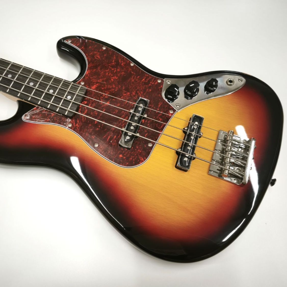 美品 未使用に近い】BUSKERS BJB-3 3TS エレキベース ケース付