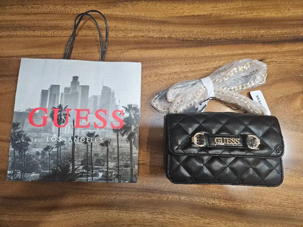 GUESS ゲス チェーン クロスバック