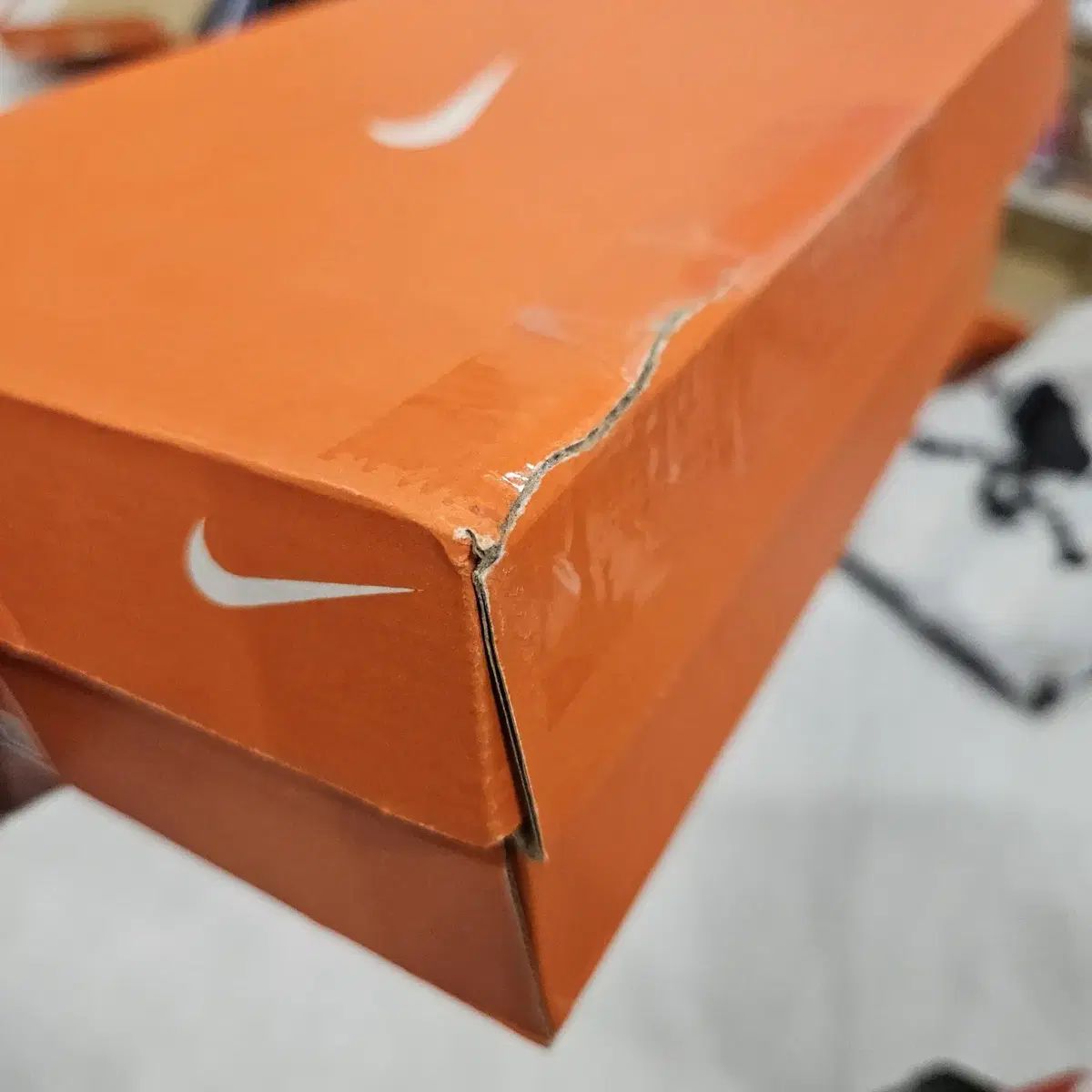 NIKE