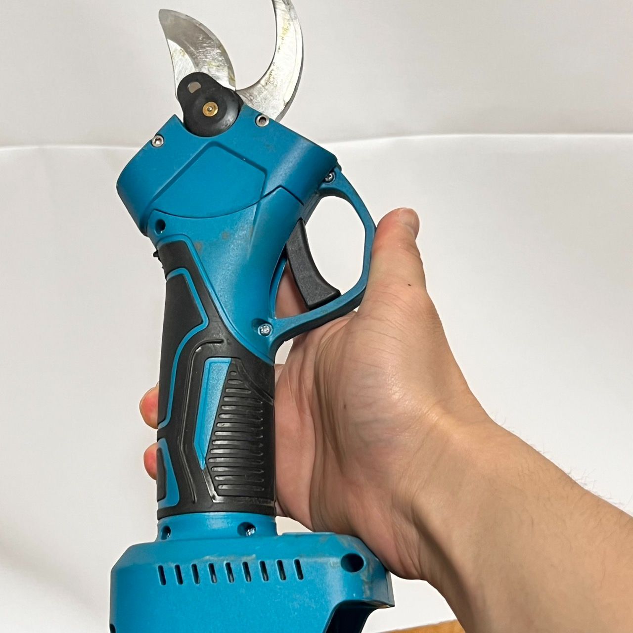 高枝チェーンソー 高枝電動バサミ 270CM延長ポール付 ブラシレスモーター搭載 高枝切りチェーンソー 電動剪定バサミ 270cm延長ポール ブラシレスモーター