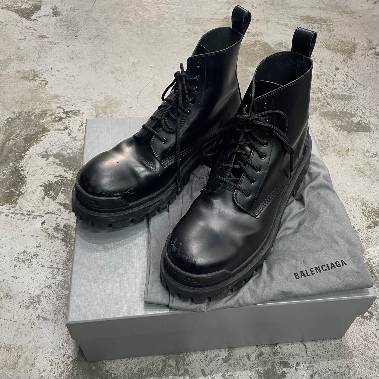 ほぼ未使用 バレンシアガ ストライク レースアップ ブーツ 23cm ブラック 楽天市場】バレンシアガ BALENCIAGA レースアップブーツ