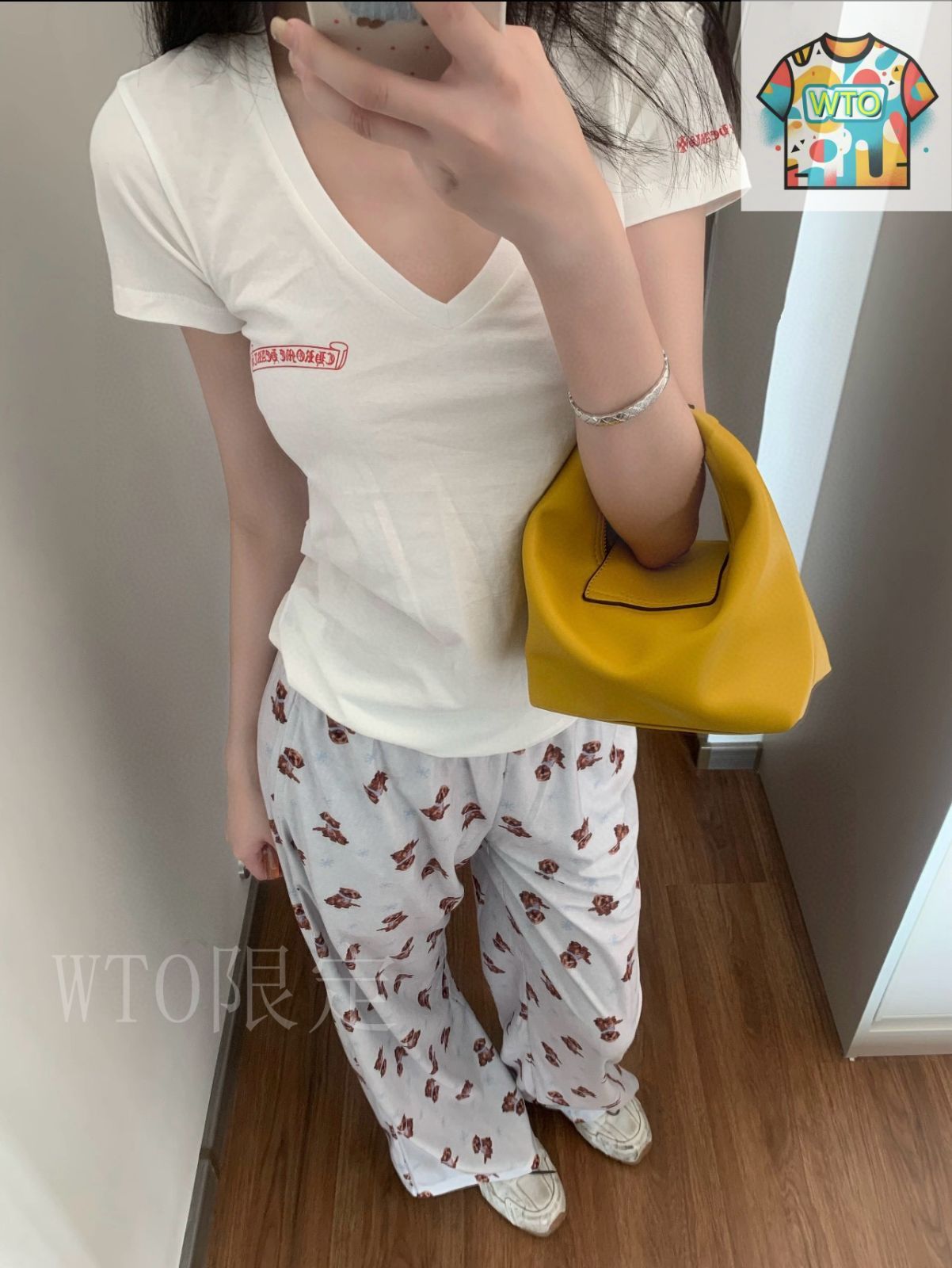 クロムハーツ灰VネックTシャツLレディース 今日特価】Chrome Hearts V-Neck Slim White T-shirt クロム