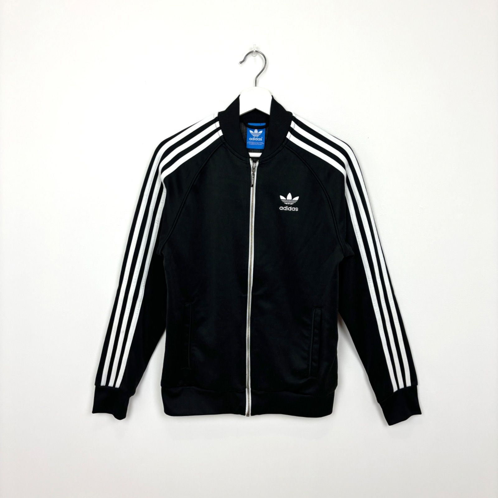 アディダス トラックジャケット ジャージ 刺繍ロゴ 3ストライプ 赤 黒 adidas originals トラックジャケット ジャージ M ホワイト 3