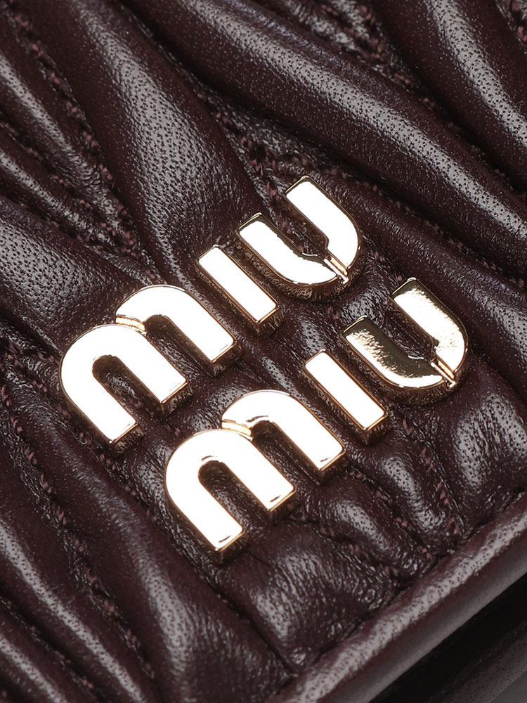 MIU MIU (ミュウミュウ) マテラッセ レザー 二つ折り財布 - メルカリ
