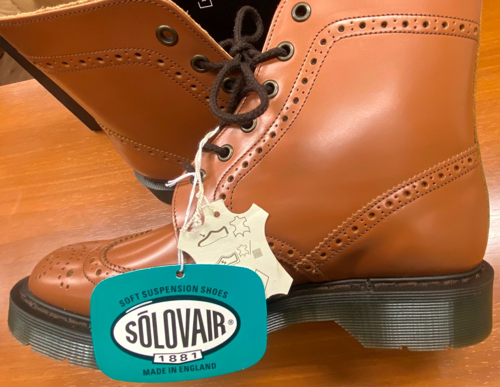 ドクターマーチン好き必見！ SOLOVAIR6 eye darby Brogue  Boot