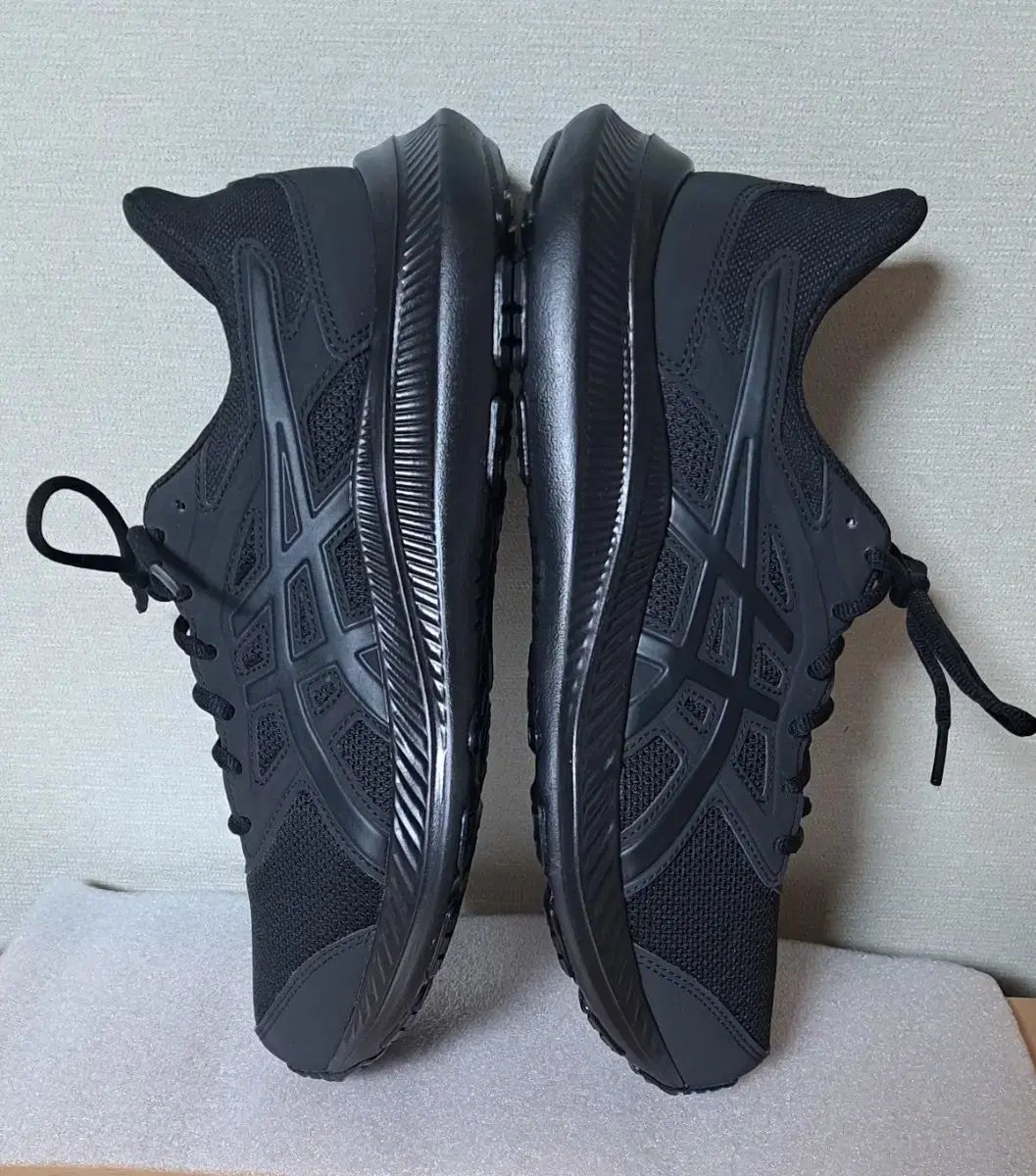 Asics アシックス