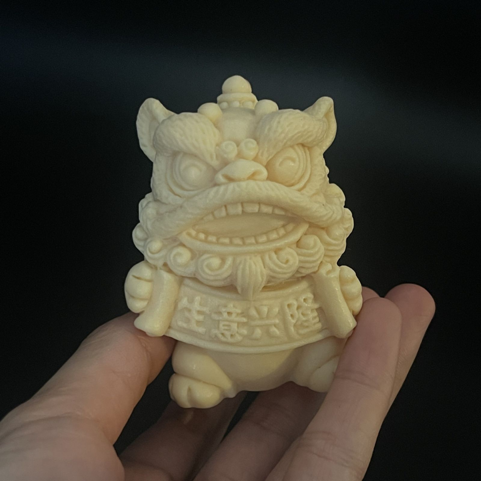 象牙風の彫刻 置物 アンティーク 風水 彫刻 象牙の彫刻 置物