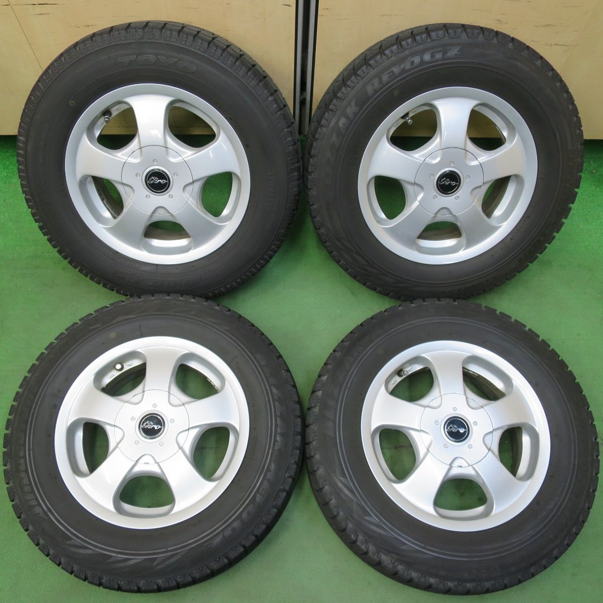 ☆即日発送☆ スタッドレスタイヤホイール 4本セット ブリザックレボGZ