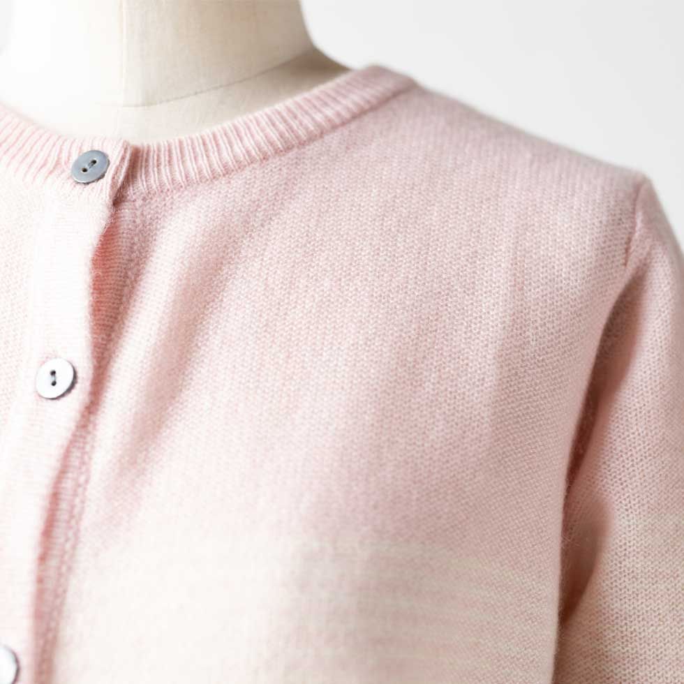 カシミヤ100％グラデ―ションナローボーダーカーディガン