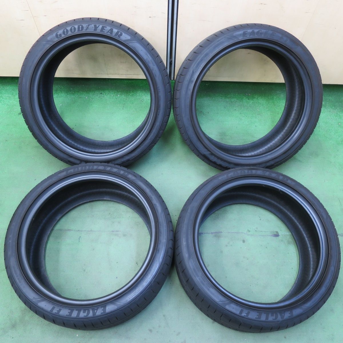 バリ溝 24年 9.5分 235 40R18 グッドイヤー イーグル F1 タイヤ 18インチ シビック スカイライン ランエボ マークX ベンツ 等 5092304イノタ
