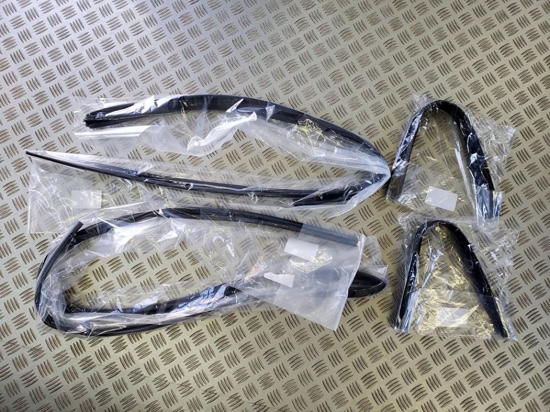☆トヨタ純正新品☆ランクル 60系 フロント ドアガラス用 ウェザー 