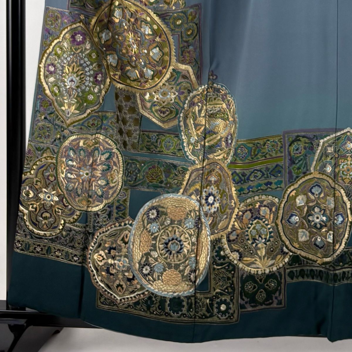 色留袖 身丈158.5cm 裄丈63cm S 袷 華文 草花 刺繍 金糸 青灰色 正絹 一つ紋