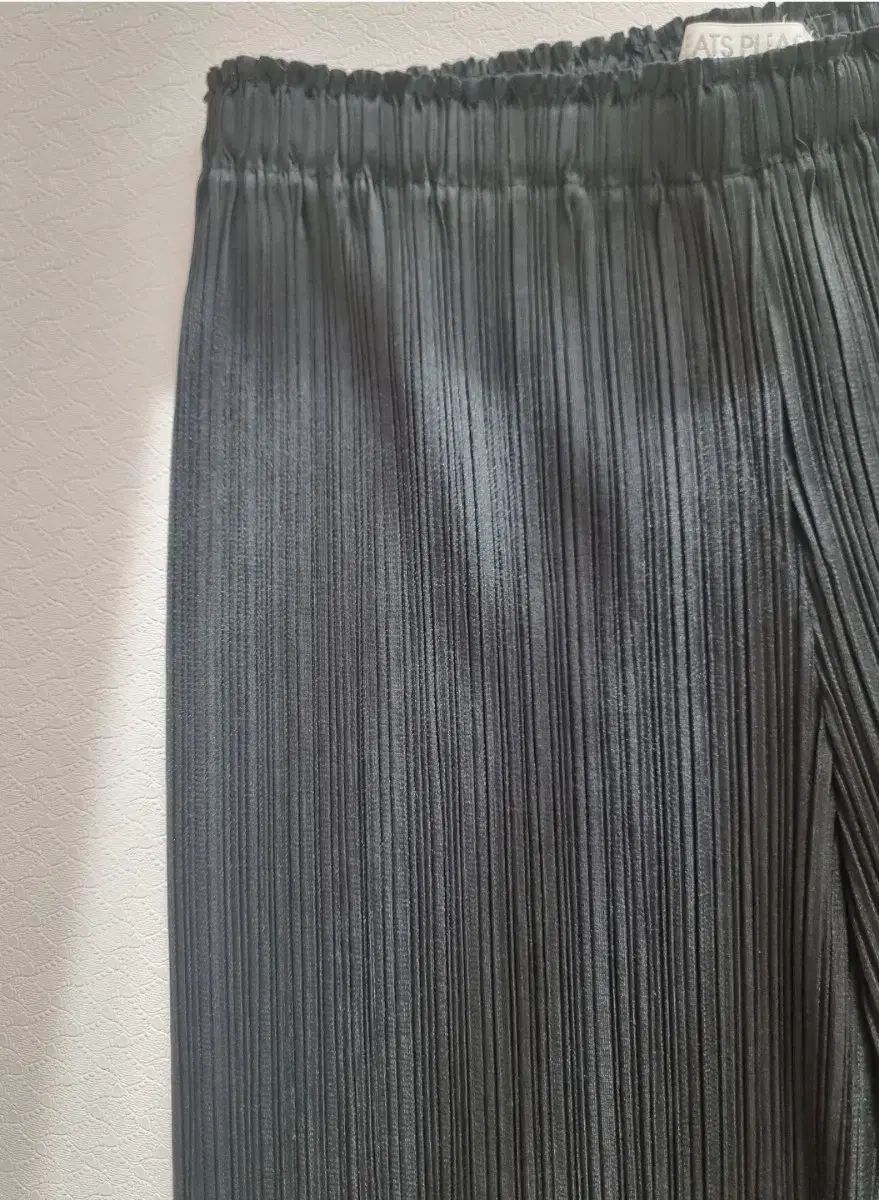 pleats pleatsプリーツプリーズ 脚長効果 フリンジパンツ グレー イッセイプリーツプリーズのフリンジパンツ pleats pleatsプリーツ