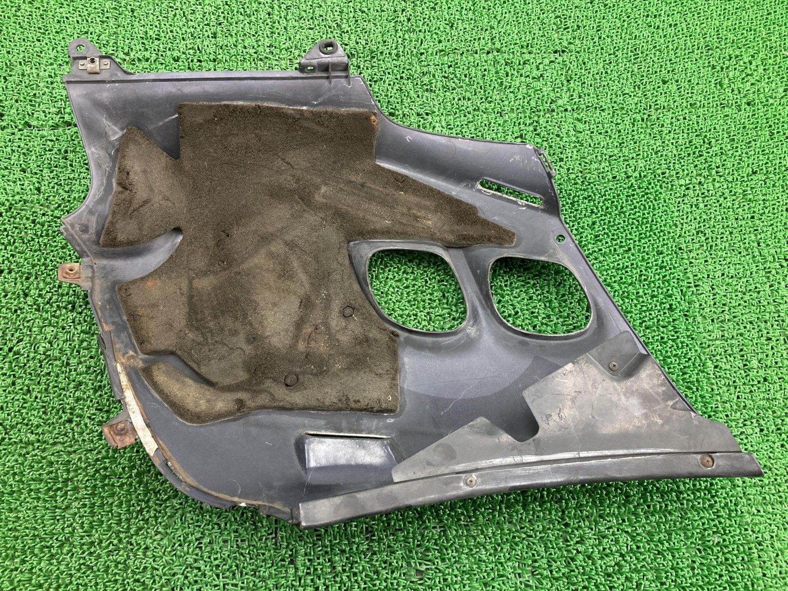 CBR1000F サイドカウル 左 黒 ホンダ 純正 バイク 部品 SC24 修復素材に ペイント素材に レア 車検 Genuine 【中古】 55 CBR1000F サイドカウル 左 黒 ホンダ 純正 バイク 部品 SC24 修復素材
