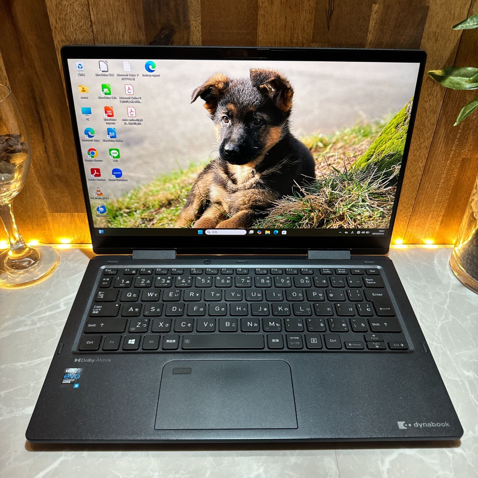 美品 dynabook V83/HS 2in1 タッチパネル biz】5つのスタイルで使える13.3型ビジネス向け2in1「dynabook